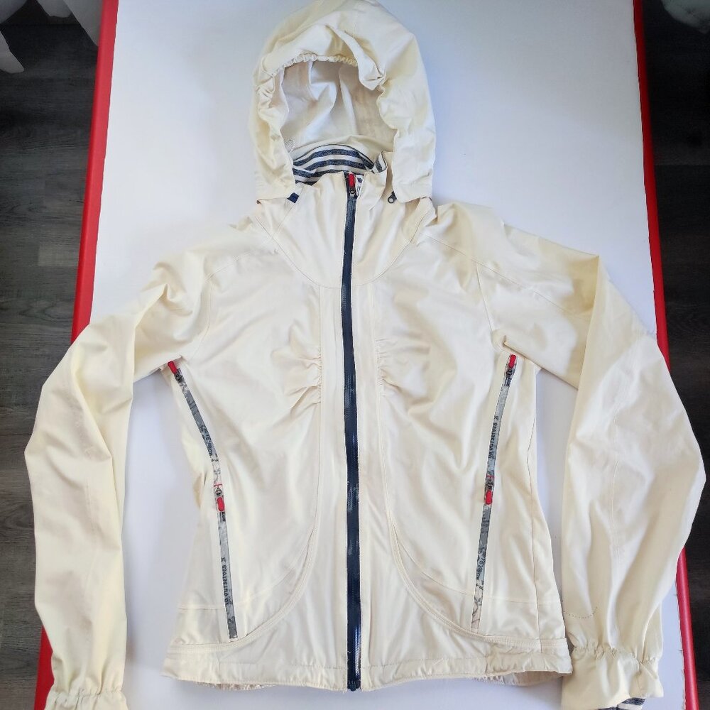 Lululemon light full zip jacket cream colour with butterflies women's size 6